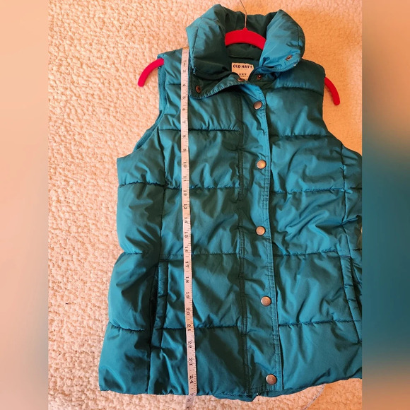 Old Navy puffer vest, size Medium Tall - Picture 4 of 9